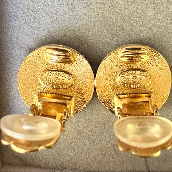 EUC CHANEL Chanel Paris Vintage Gold Metal Small Round Logo Clip On Earrings - Picture 2 of 10